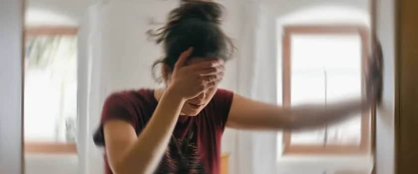 Zawroty głowy przy nerwicy: objawy, przyczyny i jak je zrozumieć