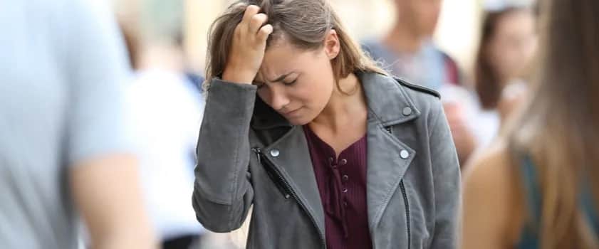 Fobia społeczna objawy: Jak je rozpoznać i zrozumieć lęk społeczny